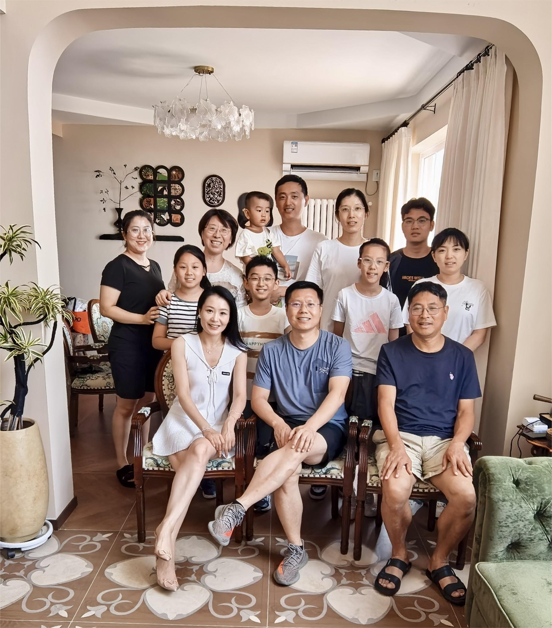 海风里的烟火与欢笑